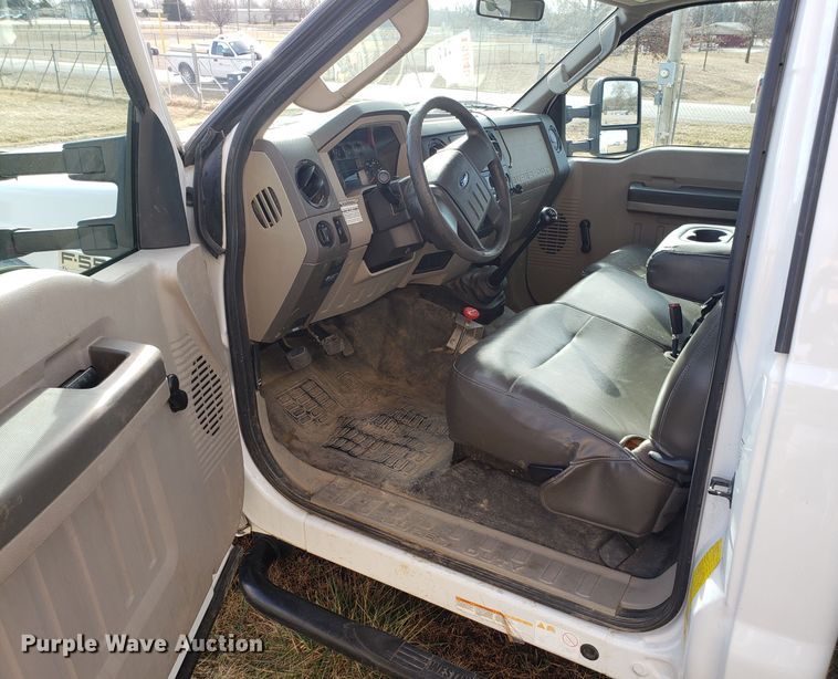 image for item EZ9050 2009 Ford F550 Super Duty bucket truck