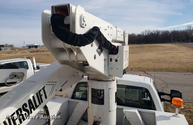 image for item EZ9050 2009 Ford F550 Super Duty bucket truck