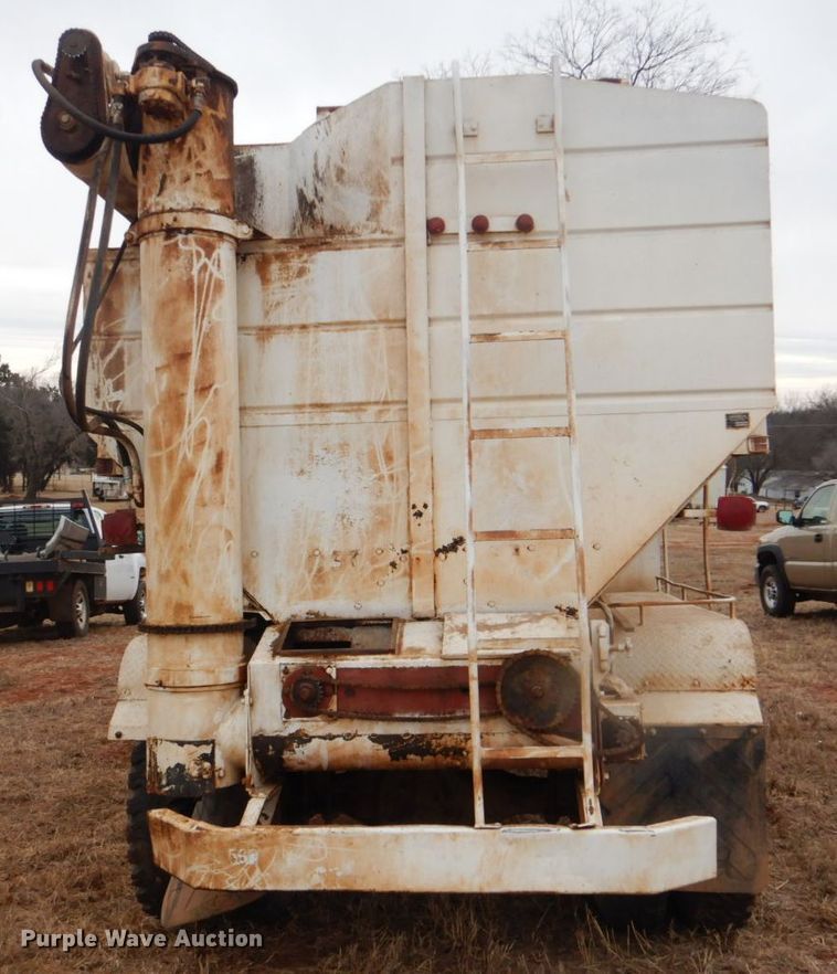 image for item FF9240 1980 Chevrolet CC65042 feed delivery tuck