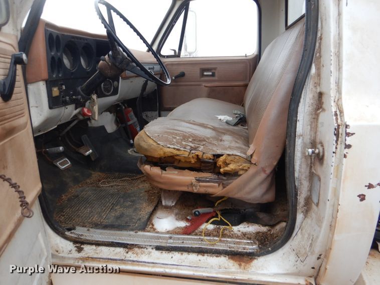 image for item FF9240 1980 Chevrolet CC65042 feed delivery tuck