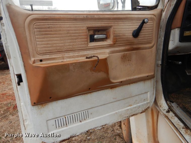 image for item FF9240 1980 Chevrolet CC65042 feed delivery tuck