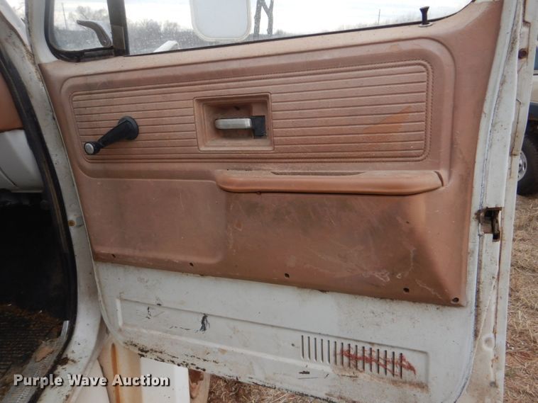 image for item FF9240 1980 Chevrolet CC65042 feed delivery tuck