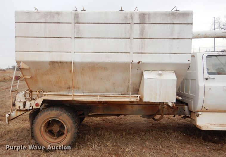 image for item FF9240 1980 Chevrolet CC65042 feed delivery tuck