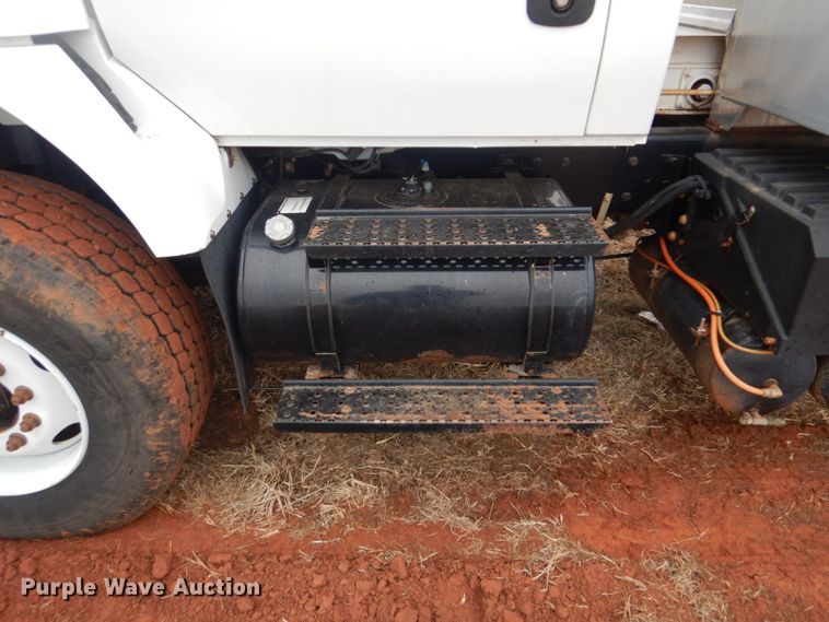 image for item FF9242 2003 International 7400 feed delivery truck