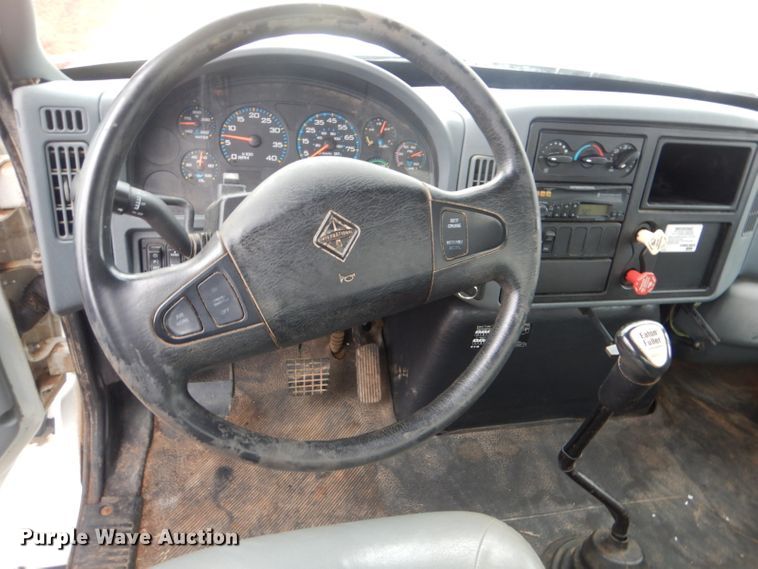 image for item FF9242 2003 International 7400 feed delivery truck