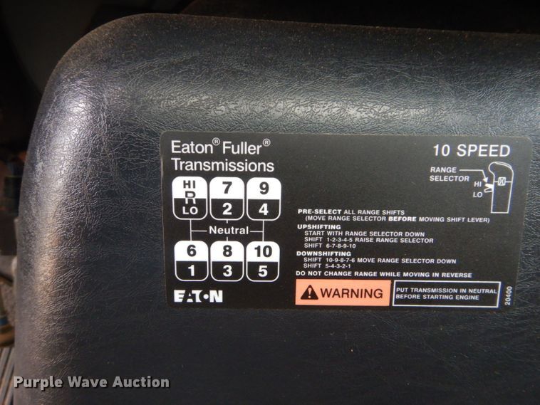 image for item FF9242 2003 International 7400 feed delivery truck