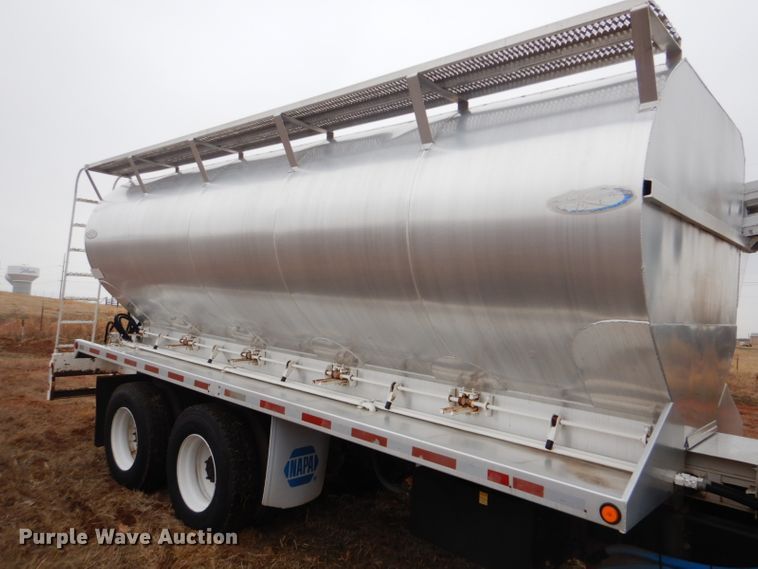 image for item FF9242 2003 International 7400 feed delivery truck