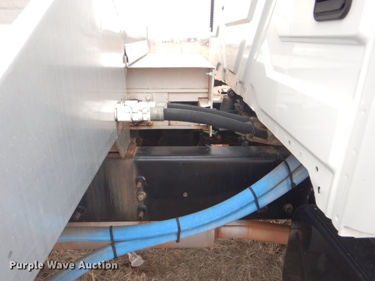 image for item FF9242 2003 International 7400 feed delivery truck