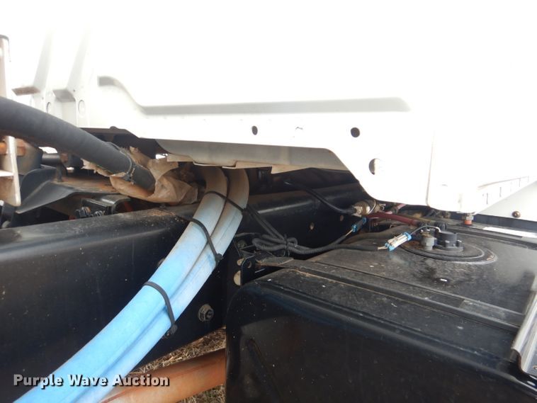 image for item FF9242 2003 International 7400 feed delivery truck