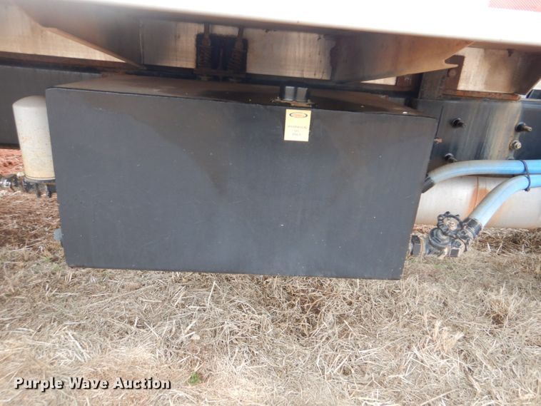 image for item FF9242 2003 International 7400 feed delivery truck