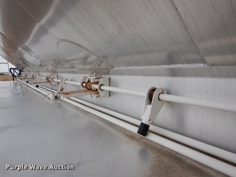 image for item FF9242 2003 International 7400 feed delivery truck