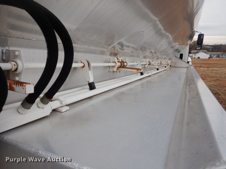 image for item FF9242 2003 International 7400 feed delivery truck