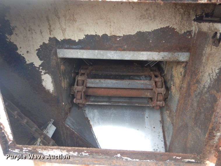 image for item FF9242 2003 International 7400 feed delivery truck