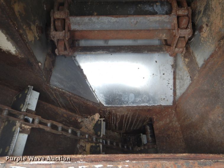 image for item FF9242 2003 International 7400 feed delivery truck