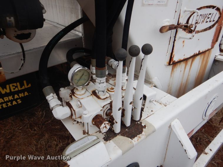 image for item FF9242 2003 International 7400 feed delivery truck