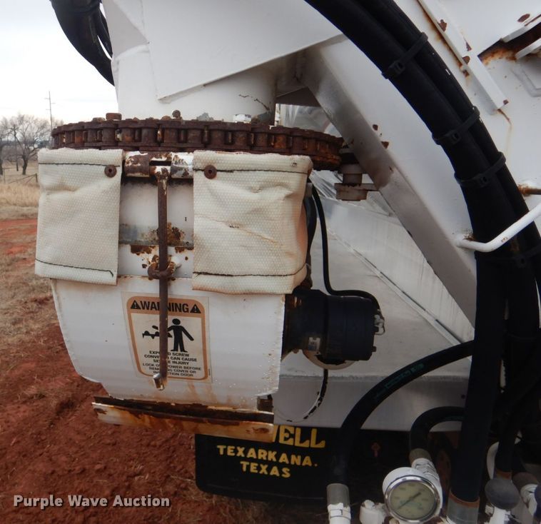 image for item FF9242 2003 International 7400 feed delivery truck