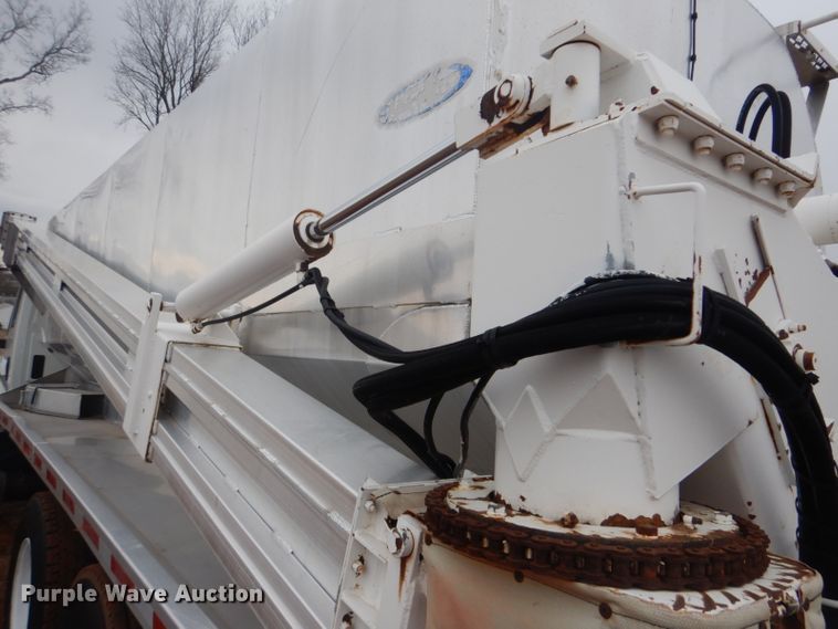 image for item FF9242 2003 International 7400 feed delivery truck