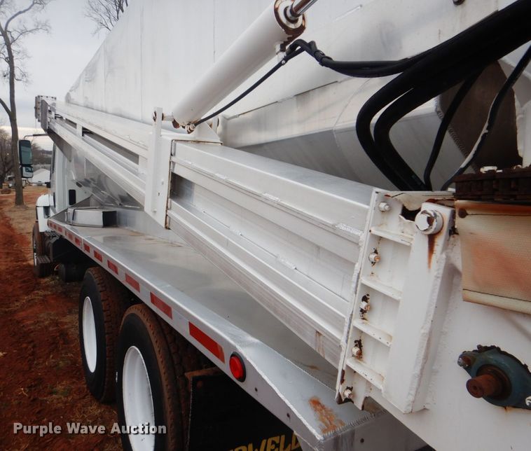image for item FF9242 2003 International 7400 feed delivery truck