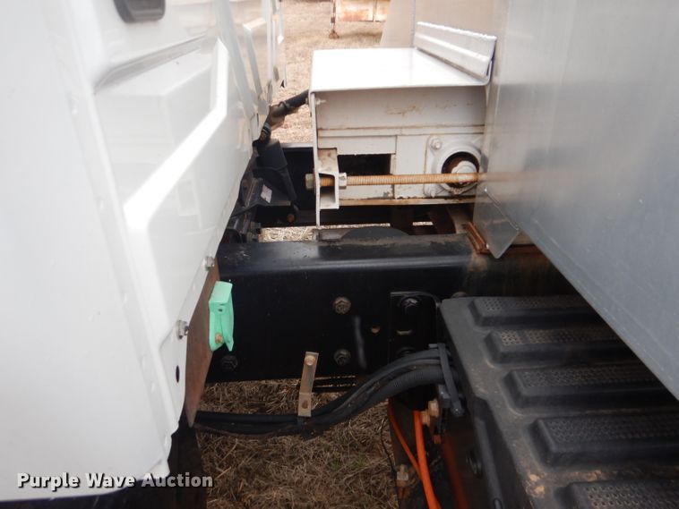 image for item FF9242 2003 International 7400 feed delivery truck