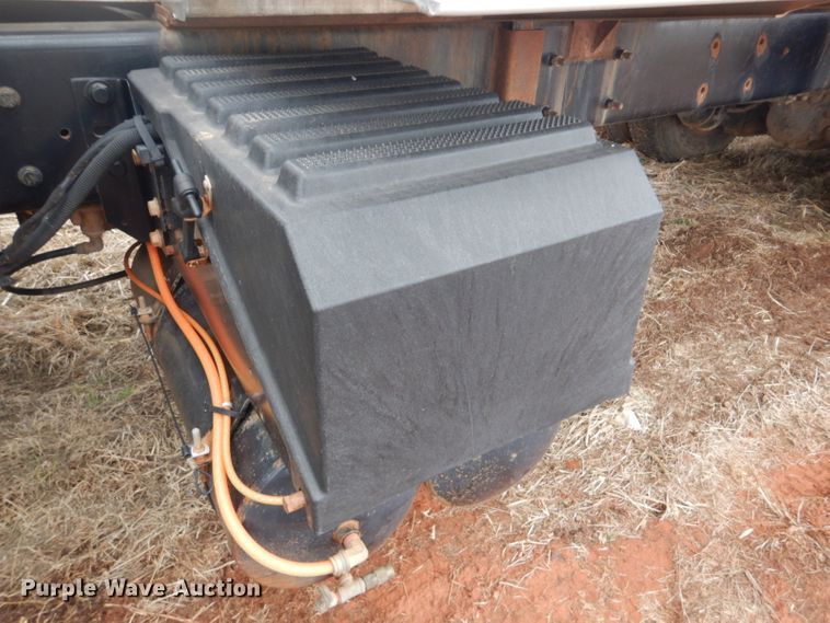 image for item FF9242 2003 International 7400 feed delivery truck