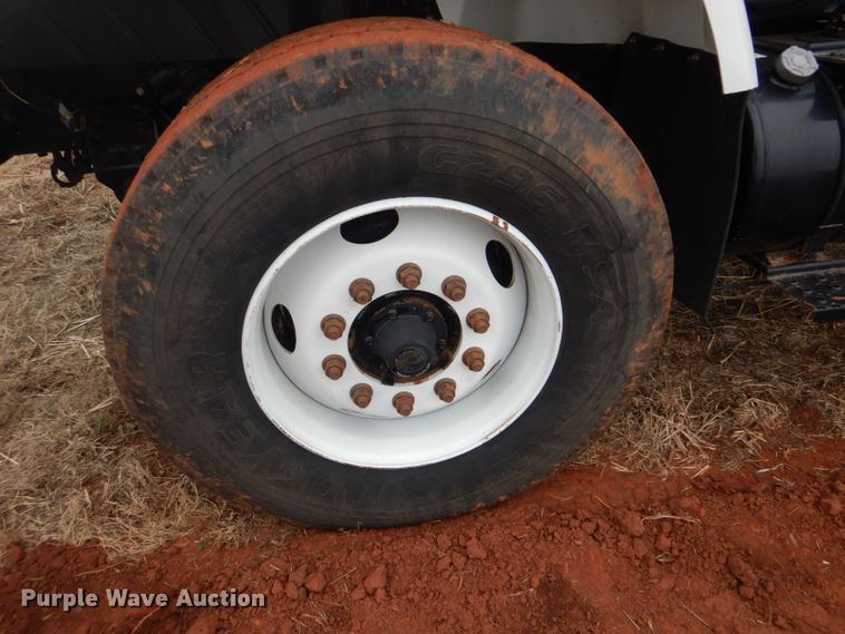 image for item FF9242 2003 International 7400 feed delivery truck