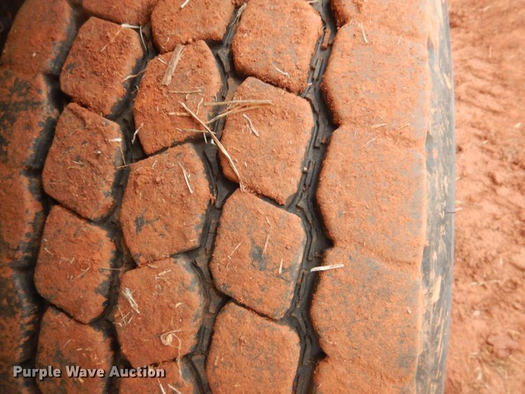 image for item FF9242 2003 International 7400 feed delivery truck