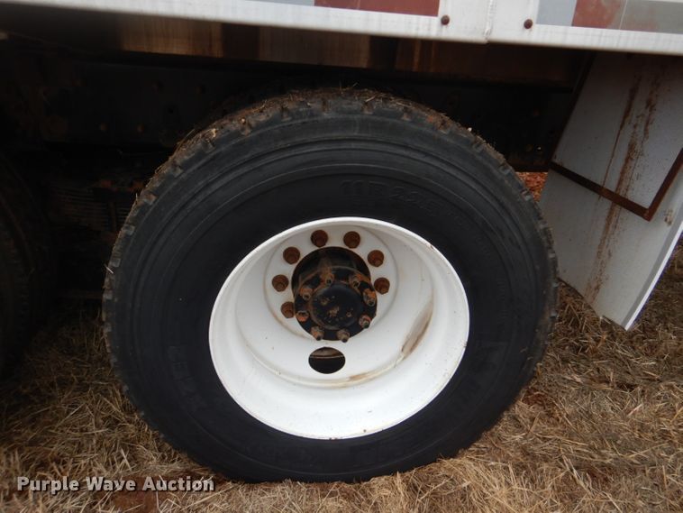 image for item FF9242 2003 International 7400 feed delivery truck