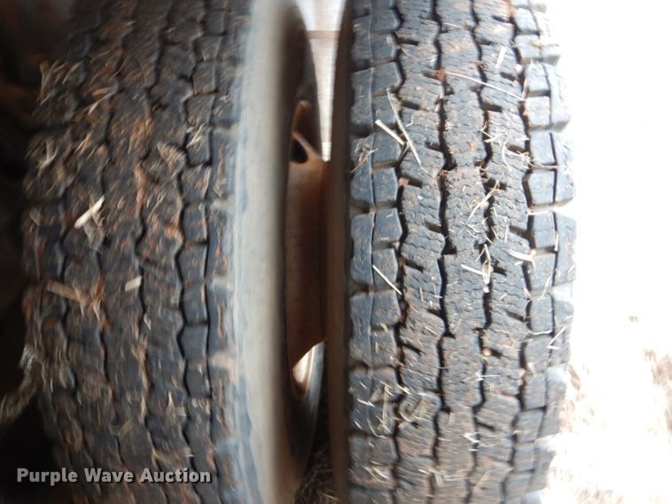 image for item FF9242 2003 International 7400 feed delivery truck