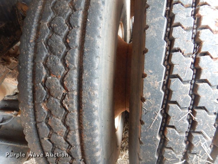 image for item FF9242 2003 International 7400 feed delivery truck