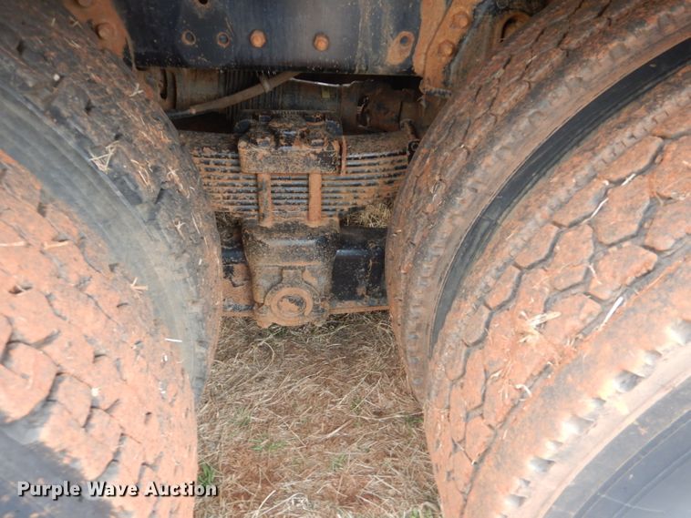 image for item FF9242 2003 International 7400 feed delivery truck