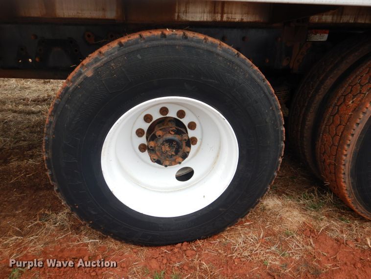 image for item FF9242 2003 International 7400 feed delivery truck