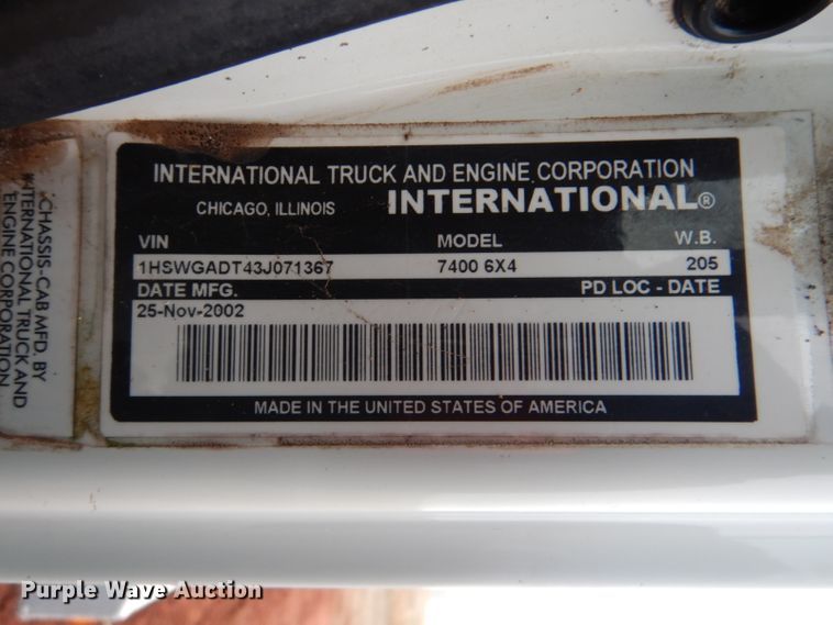 image for item FF9242 2003 International 7400 feed delivery truck