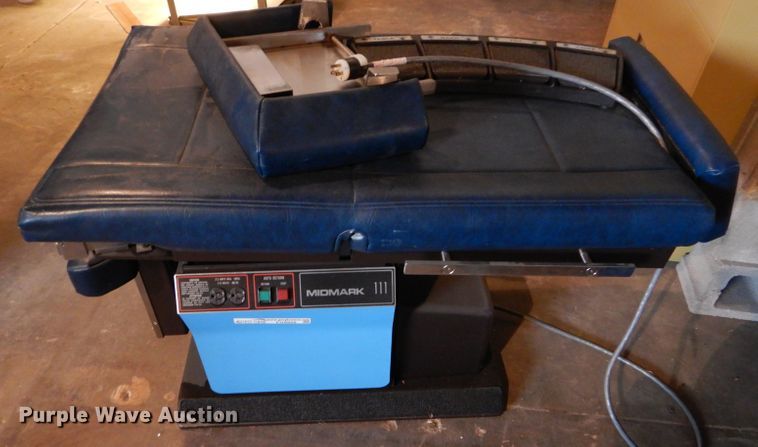 image for item FG9956 Midmark 111 exam table