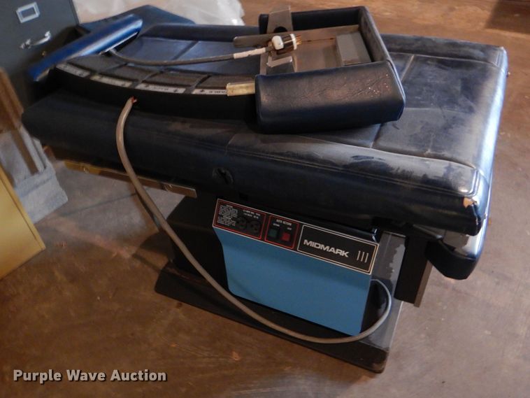 image for item FG9956 Midmark 111 exam table