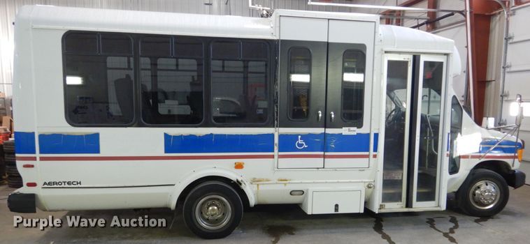 image for item FU9122 2006 Ford Econoline E450 shuttle bus