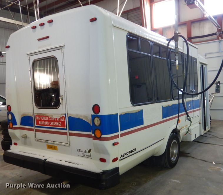 image for item FU9122 2006 Ford Econoline E450 shuttle bus