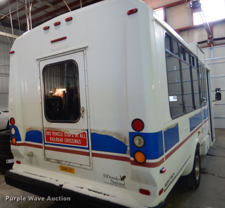 image for item FU9122 2006 Ford Econoline E450 shuttle bus