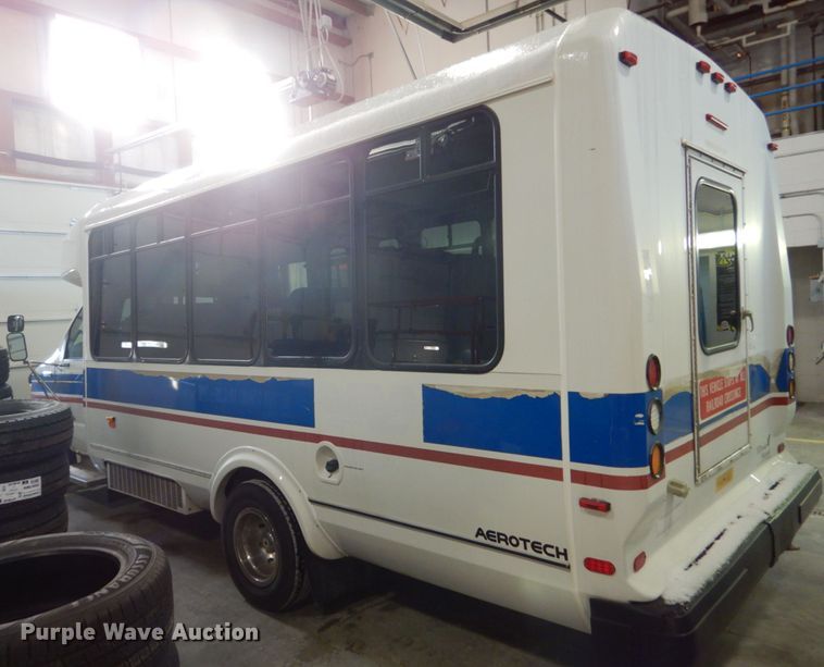 image for item FU9122 2006 Ford Econoline E450 shuttle bus