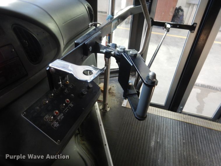 image for item FU9122 2006 Ford Econoline E450 shuttle bus