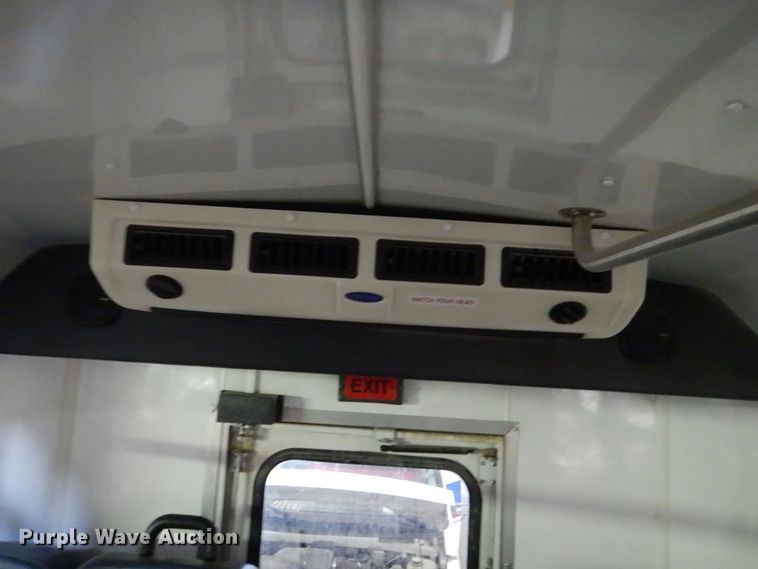 image for item FU9122 2006 Ford Econoline E450 shuttle bus