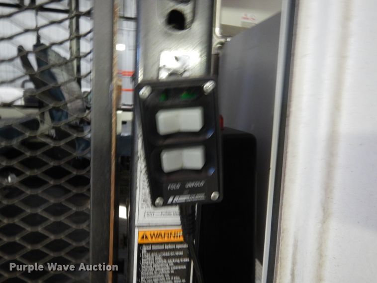 image for item FU9122 2006 Ford Econoline E450 shuttle bus