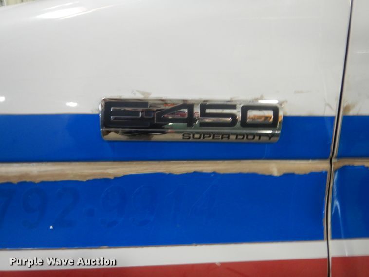 image for item FU9122 2006 Ford Econoline E450 shuttle bus