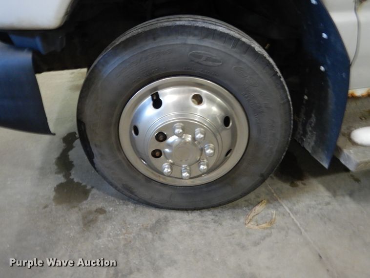 image for item FU9122 2006 Ford Econoline E450 shuttle bus