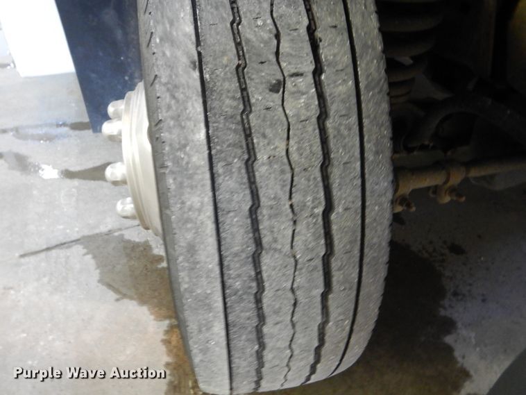 image for item FU9122 2006 Ford Econoline E450 shuttle bus