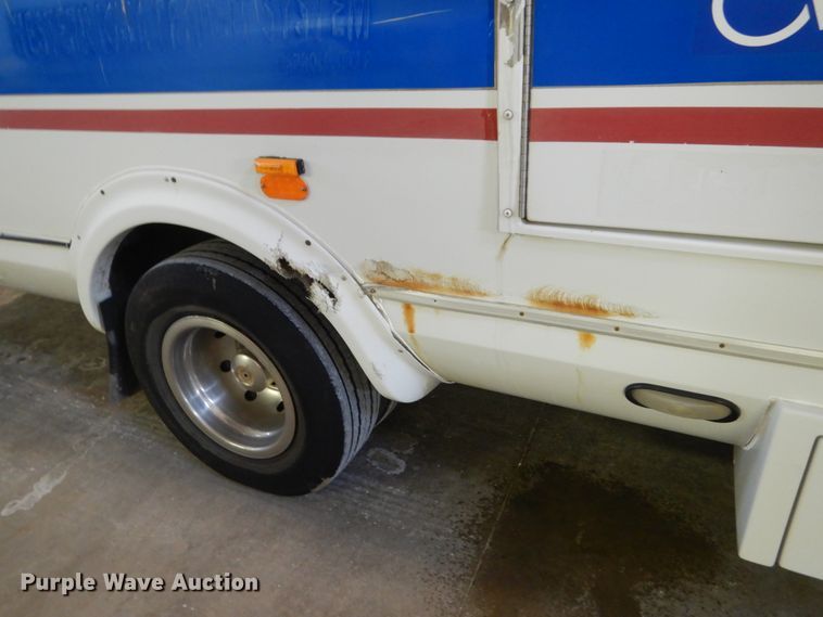 image for item FU9122 2006 Ford Econoline E450 shuttle bus