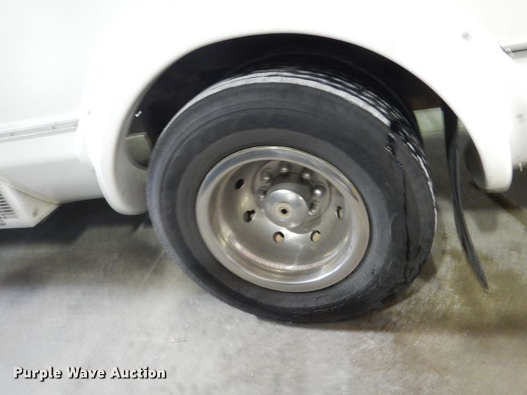 image for item FU9122 2006 Ford Econoline E450 shuttle bus