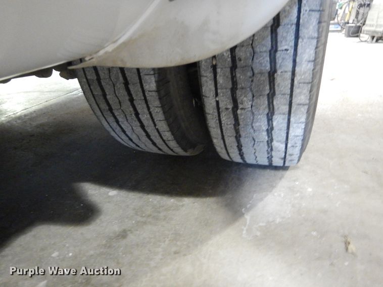 image for item FU9122 2006 Ford Econoline E450 shuttle bus