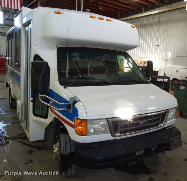 image for item FU9123 2007 Ford Econoline E450 shuttle bus