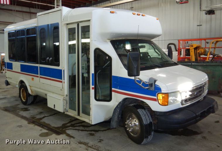 image for item FU9123 2007 Ford Econoline E450 shuttle bus