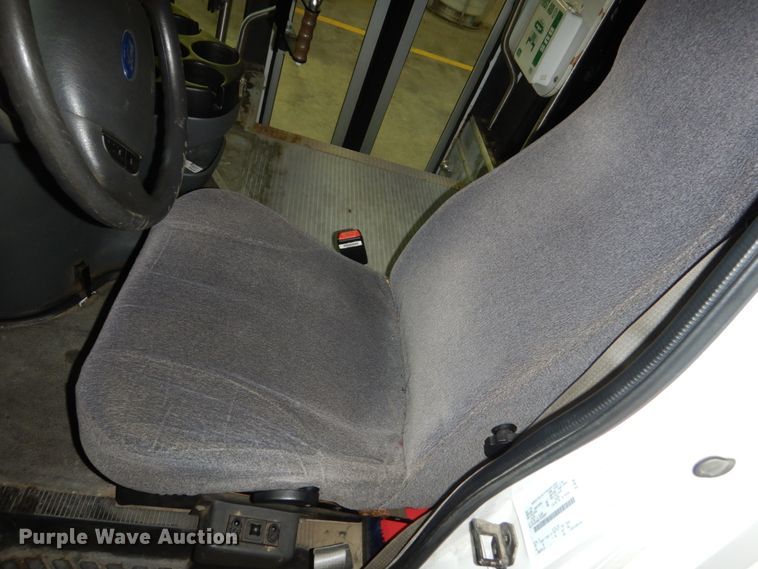 image for item FU9123 2007 Ford Econoline E450 shuttle bus